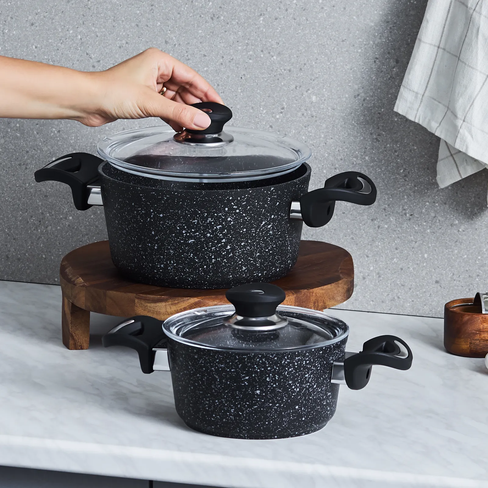 Karaca Defne Bio Granit 4-teiliges Midi Kochtopfset Schwarz – Bild 3