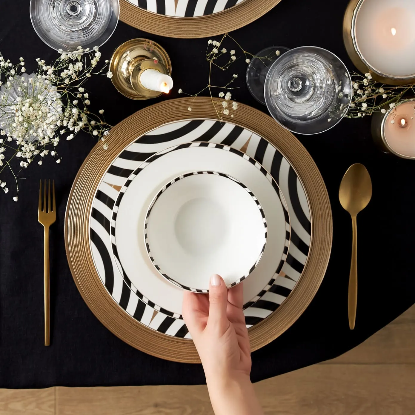 Karaca Roll 24-teiliges Geschirrset für 6 Personen aus Porzellan – Bild 4