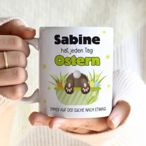 Lustige Tasse mit Name - hat jeden Tag Ostern
