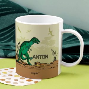 Schöne Kindertasse mit Dinosaurier und Namen des Kindes
