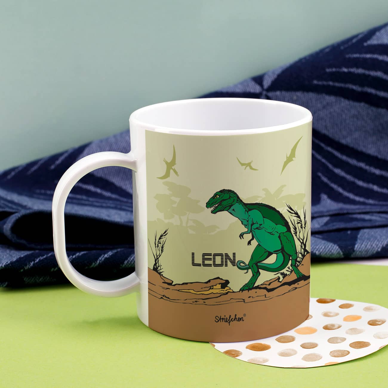 Schöne Kindertasse mit Dinosaurier und Namen des Kindes – Bild 3