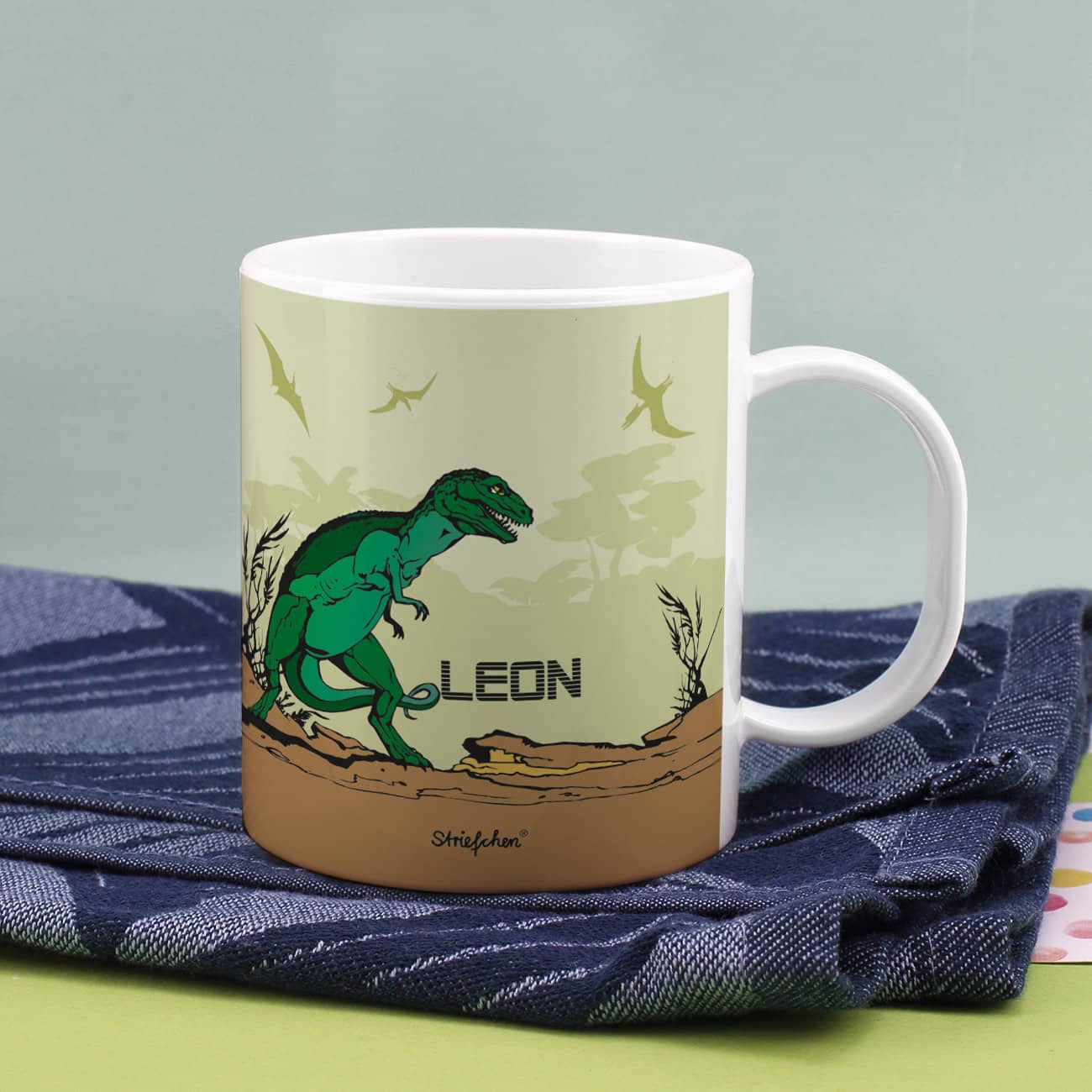 Schöne Kindertasse mit Dinosaurier und Namen des Kindes – Bild 4