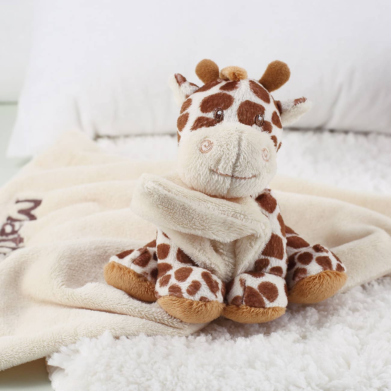 Rasselnde Giraffe mit bestickter Kuscheldecke – Bild 3